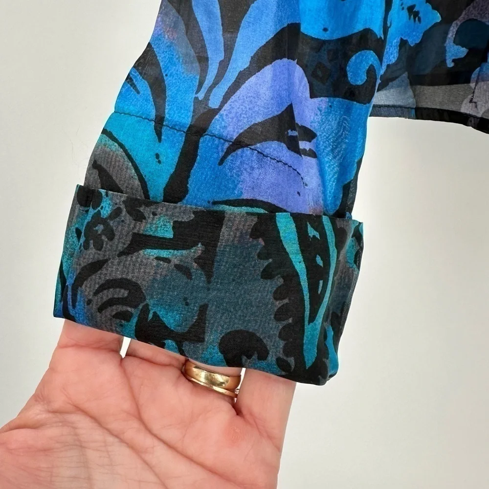 Chico’s 100% Silk Bright Blues & Black Print V Neck Button Up Sheer Size 0/Small